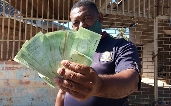 Comerciantes y transportistas no aceptan billetes de 20 mil en Maracaibo