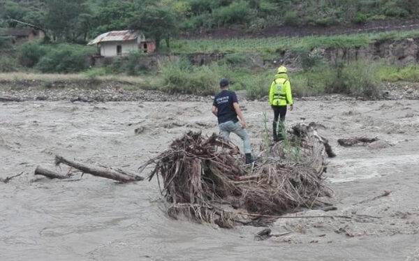 Autoridades colombianas buscan a joven venezolano que cae a un río