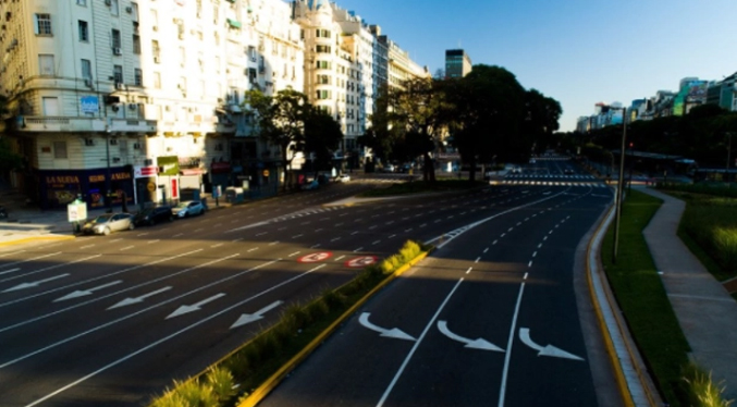 Ordenan confinamiento estricto en Argentina ante auge del COVID-19