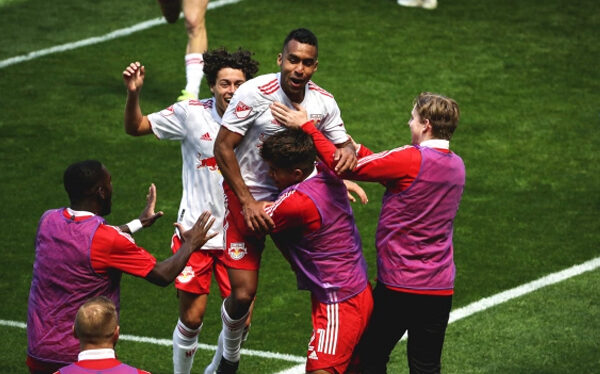 El venezolano Cristian Cásseres lidera el triunfo del Red Bulls sobre Chicago Fire (Video)