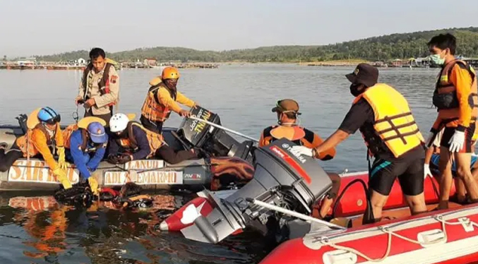 Al menos siete indonesios se ahogan por un turistas que quería tomarse un selfi