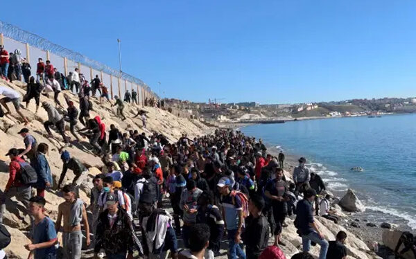 Policía marroquí sella el paso fronterizo por éxodo migratorio