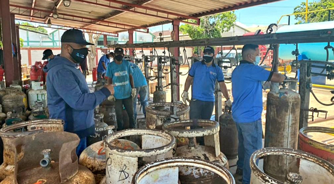 Gobernación distribuye bombonas de gas doméstico a cuatro mil 600 familias en cinco municipios