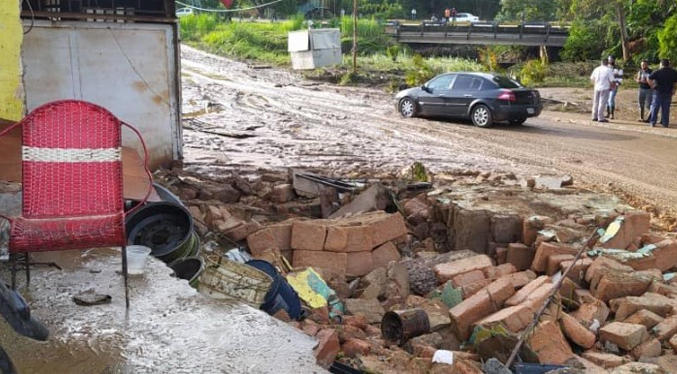 Crecida del río San Pedro en Los Teques deja ocho desaparecidos