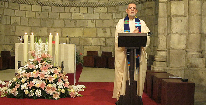 Fallece en el exilio el padre jesuita Mikel de Viana – Foco Informativo